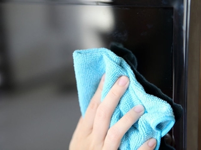 3 CÁCH XÓA DẤU TAY KHỎI MÀN HÌNH TIVI